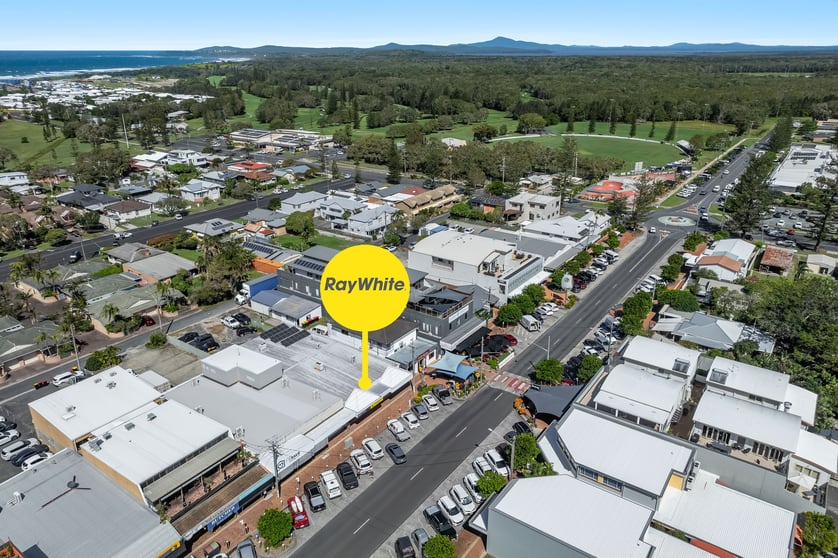 Click to view all images 22 Coldstream Street Yamba NSW 2464 - Image 2
