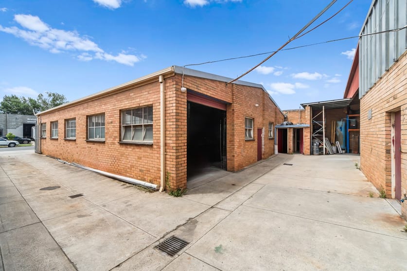 Click to view all images 15 Viking Court Cheltenham VIC 3192 - Image 3