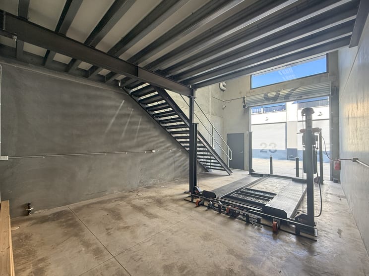 Click to view all images 26 Rosie Place Altona VIC 3018 - Image 1