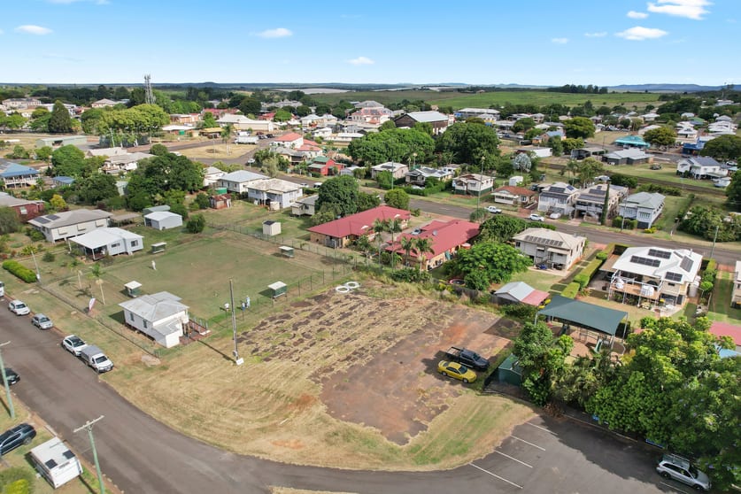 Click to view all images 12 Pizzey Street Childers QLD 4660 - Image 3