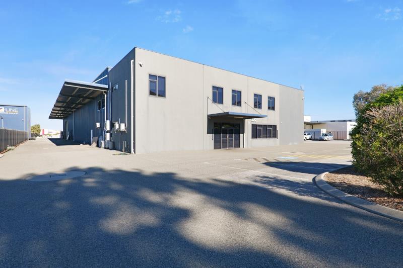 Click to view all images 122 Sultana Road West High Wycombe WA 6057 - Image 3
