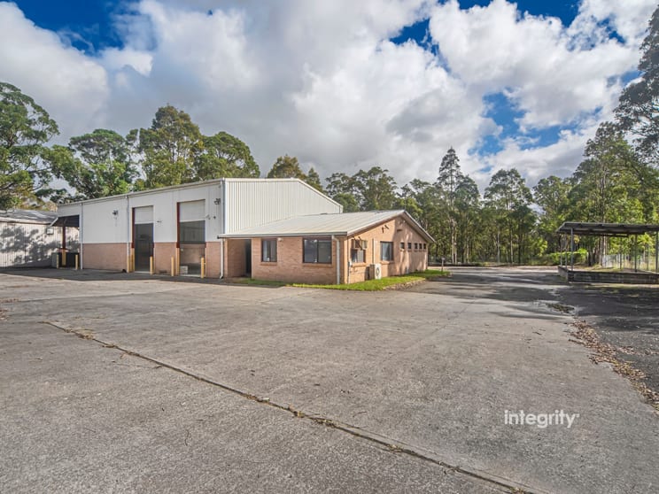 Click to view all images 21 Norfolk Avenue South Nowra NSW 2541 - Image 2