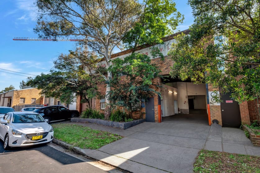 Click to view all images 8 Chalmers Crescent Mascot NSW 2020 - Image 3