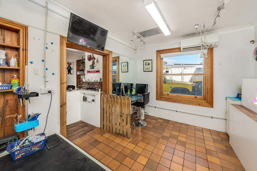 Click to view all images 70 Hutchinson Street Mount Barker SA 5251 - Image 3