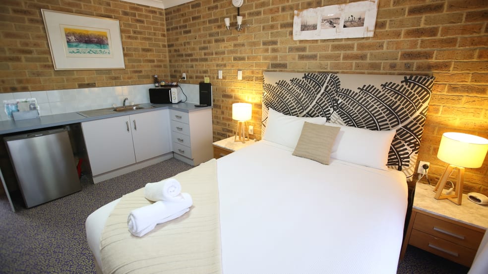 Click to view all images Hawks Nest NSW 2324 - Image 2