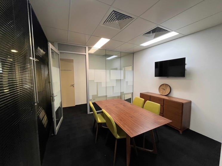 Click to view all images 4/328 Albany Highway Victoria Park WA 6100 - Image 2