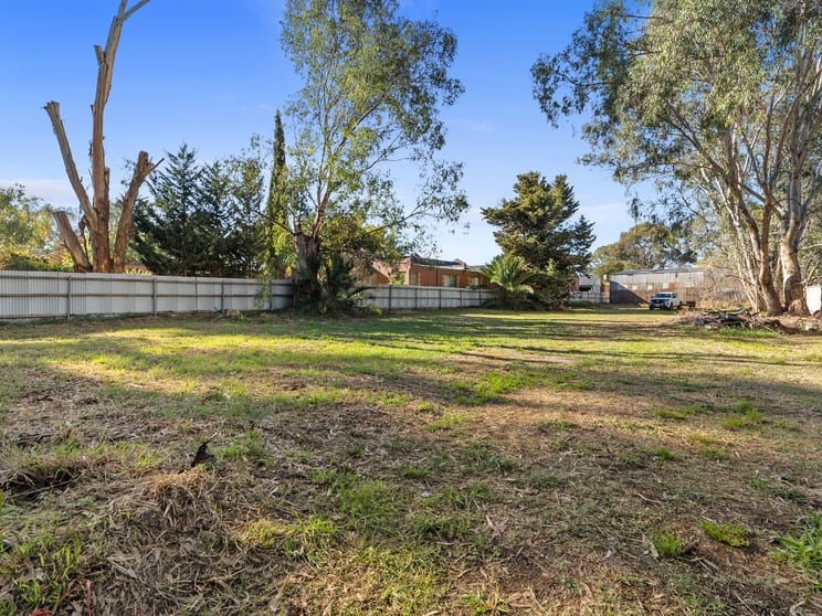 Click to view all images 60-62 Emily Street Seymour VIC 3660 - Image 2