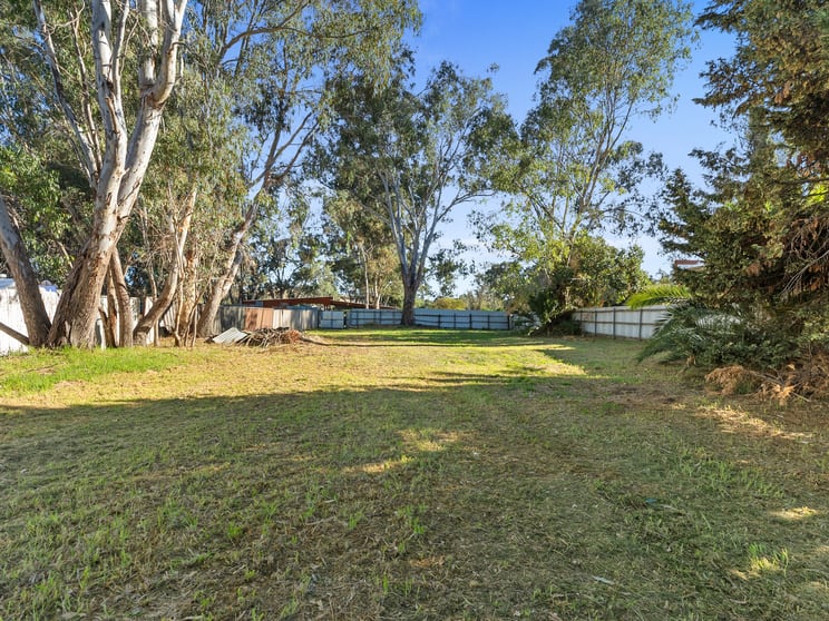 Click to view all images 60-62 Emily Street Seymour VIC 3660 - Image 3