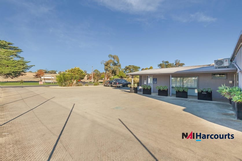 Click to view all images 115 Northern Highway Kilmore VIC 3764 - Image 2