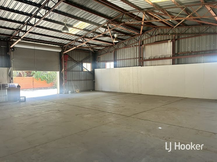 Click to view all images 21 Railway Terrace Alice Springs NT 0870 - Image 3