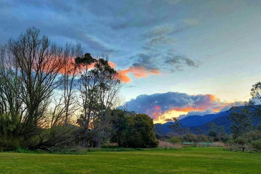 Click to view all images 6852 Great Alpine Road Porepunkah VIC 3740 - Image 1
