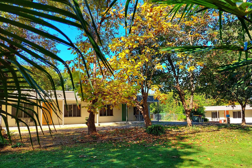 Click to view all images 6852 Great Alpine Road Porepunkah VIC 3740 - Image 3