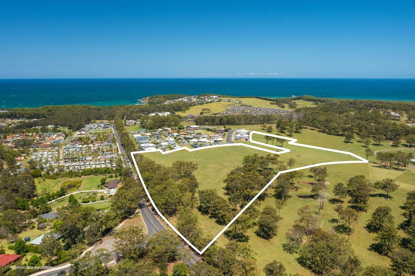 Click to view all images 22 Greenview Drive Black Head NSW 2430 - Image 3
