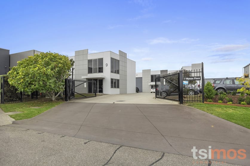 Click to view all images 3/7 Wyman Place Braeside VIC 3195 - Image 2
