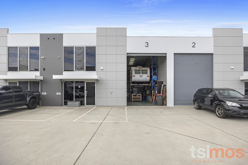 Click to view all images 3/7 Wyman Place Braeside VIC 3195 - Image 3