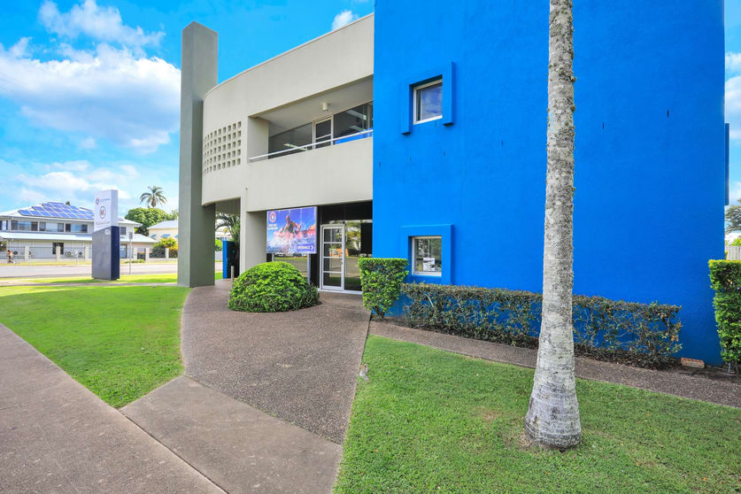 Click to view all images 71 Burnett Street Bundaberg South QLD 4670 - Image 3