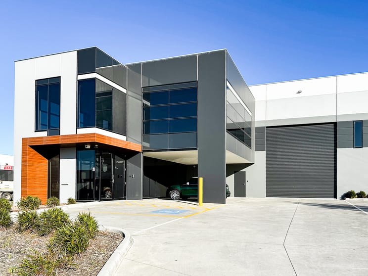 31 Hamersley Drive Clyde North VIC 3978 - Image 2