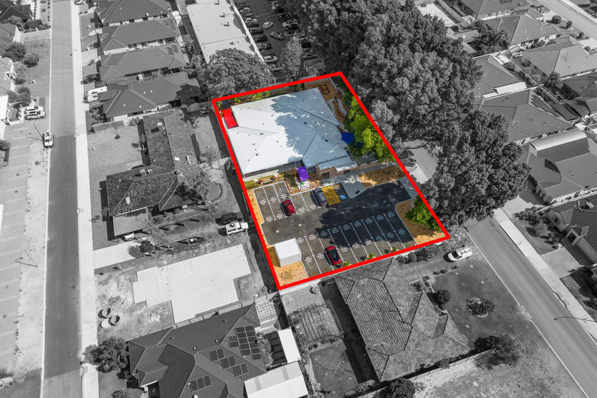 Click to view all images 10 Russell Road Madeley WA 6065 - Image 2