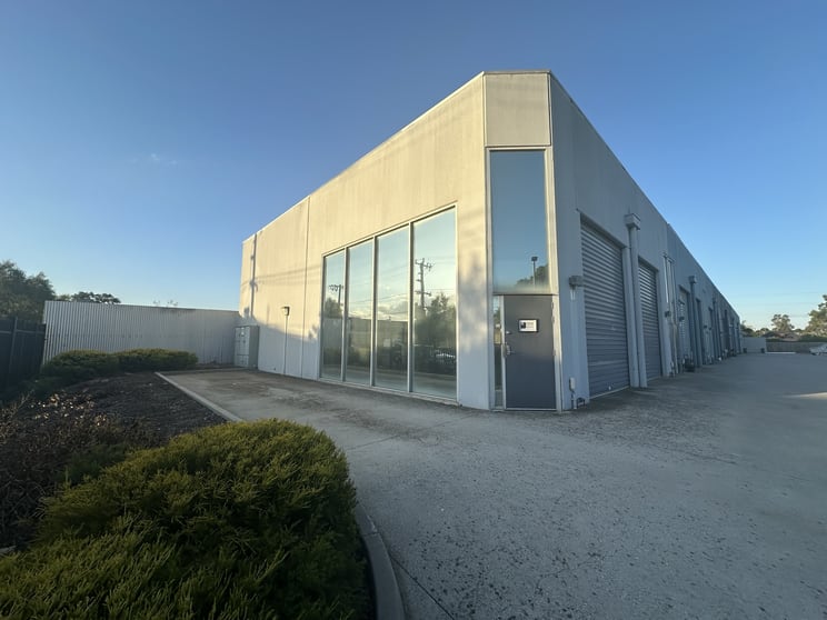 1/6 Lakeside Avenue Reservoir VIC 3073 - Image 2