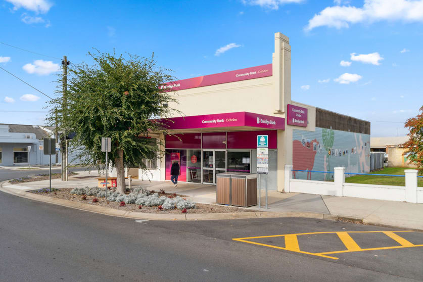 Click to view all images 37 Curdie Street Cobden VIC 3266 - Image 1