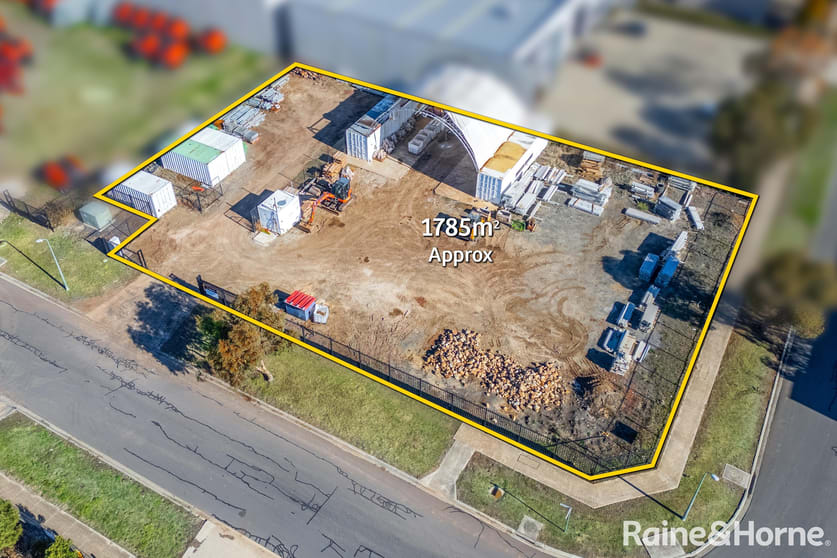 Click to view all images 14 Meek Street New Gisborne VIC 3438 - Image 1