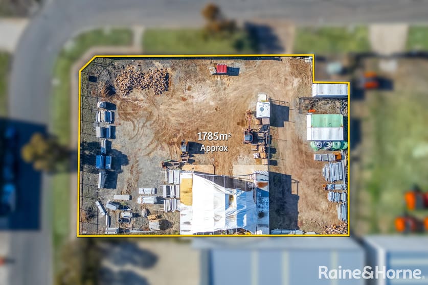 Click to view all images 14 Meek Street New Gisborne VIC 3438 - Image 3