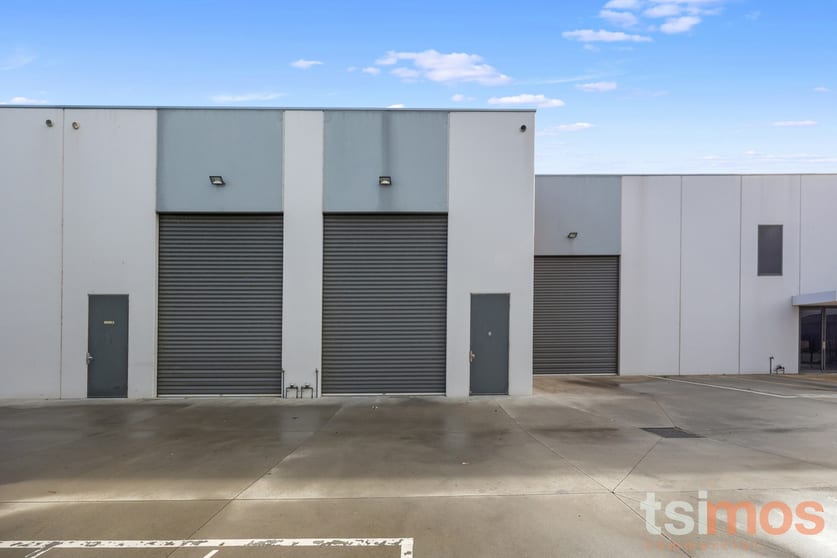 Click to view all images 2/34-36 Graham Daff Boulevard Braeside VIC 3195 - Image 3