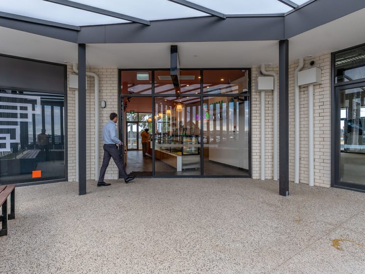 Click to view all images 4A/364-368 Horseshoe Bend Road Armstrong Creek VIC 3217 - Image 2