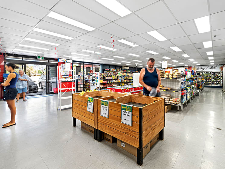 Click to view all images 1-2/29-31 Hardy Street Mount Sheridan QLD 4868 - Image 3