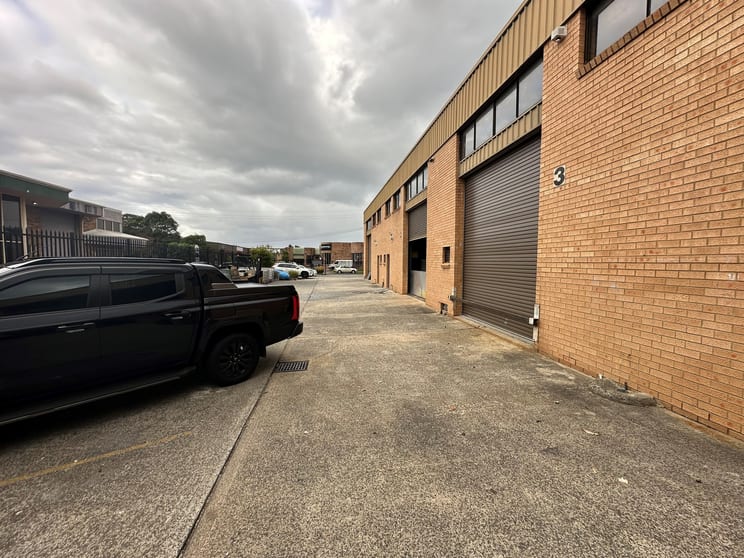 Click to view all images 4/16 Ralph Black Drive North Wollongong NSW 2500 - Image 2