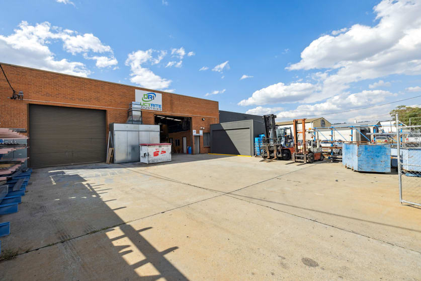Click to view all images 32 Hincksman Street Queanbeyan NSW 2620 - Image 2