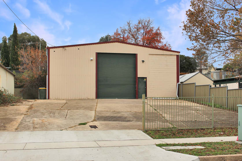 Click to view all images 85 Bant Street South Bathurst NSW 2795 - Image 1