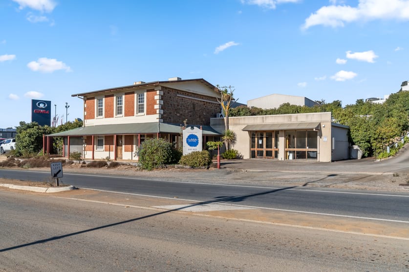 Click to view all images 25 Mount Barker Road Totness SA 5250 - Image 1