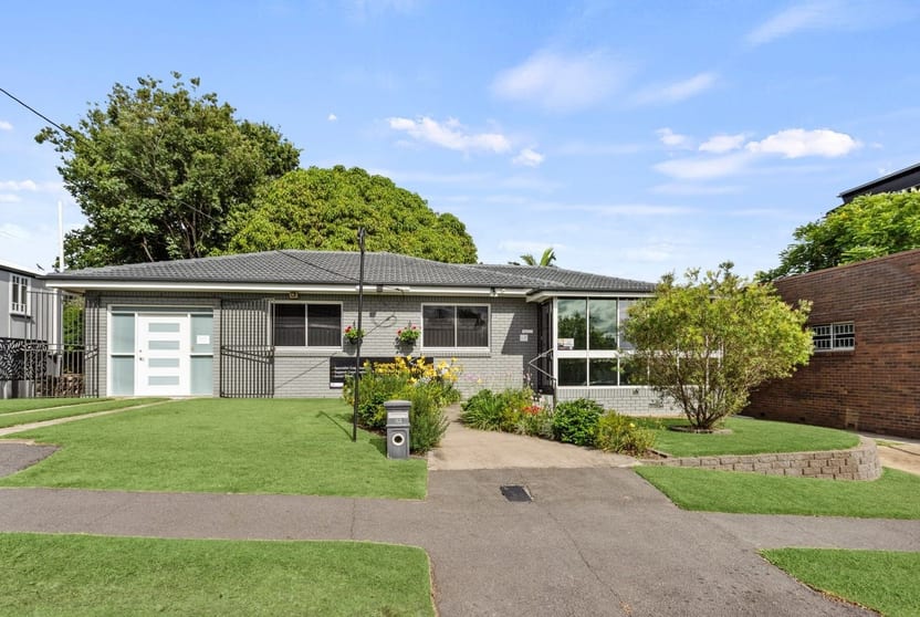 Click to view all images 53 Ellenborough Street Ipswich QLD 4305 - Image 1