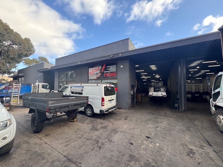 Click to view all images 4/1 Stephenson Road Bayswater North VIC 3153 - Image 2
