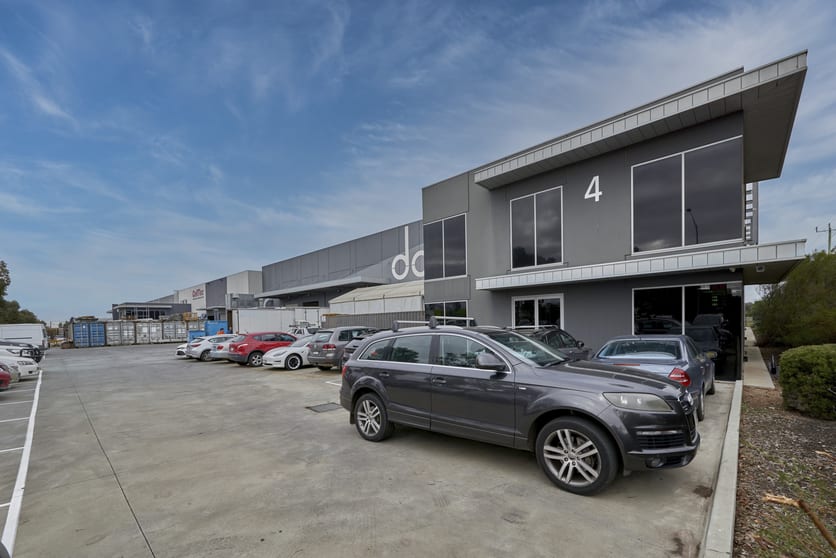 Click to view all images 4 Paraweena Drive Truganina VIC 3029 - Image 2