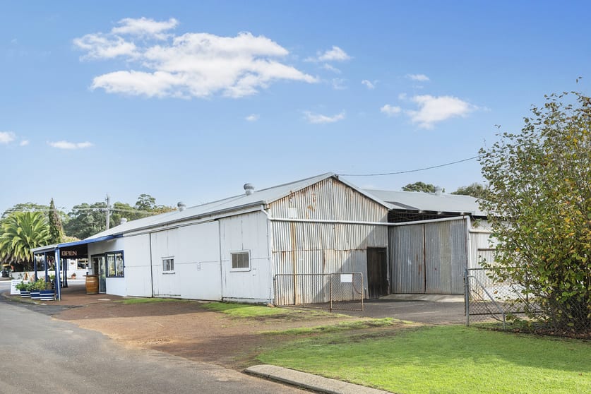 Click to view all images 10421 Bussell Highway Witchcliffe WA 6286 - Image 3