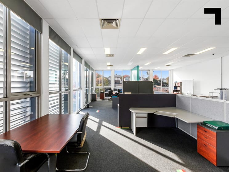 Click to view all images 2 Lytton Street Burwood VIC 3125 - Image 2