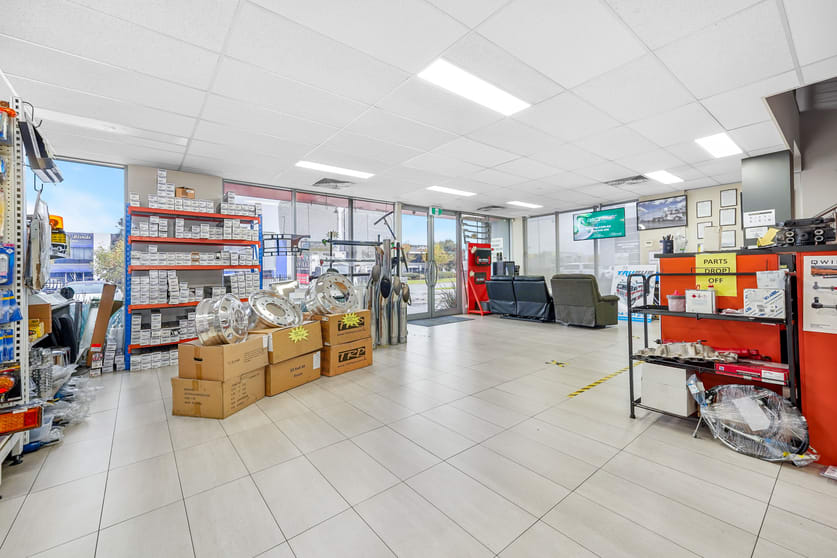 Click to view all images Unit 2/6 Southeast Boulevard Pakenham VIC 3810 - Image 2