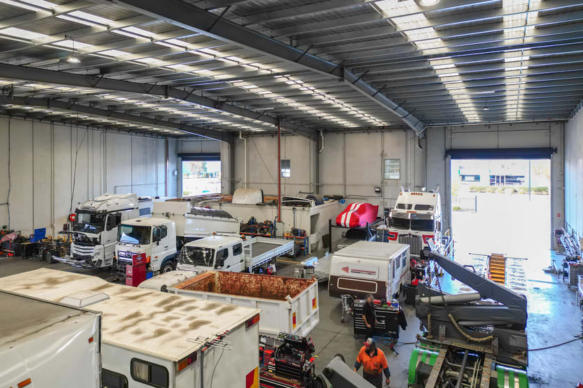 Click to view all images Unit 2/6 Southeast Boulevard Pakenham VIC 3810 - Image 3
