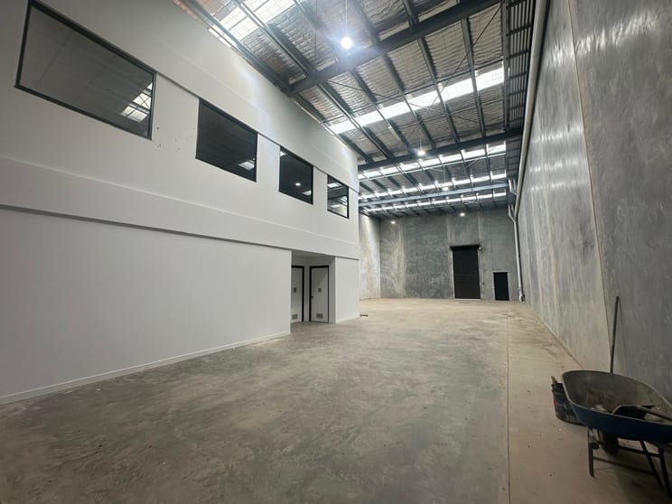 Click to view all images 33 & 33A Nathan Drive Campbellfield VIC 3061 - Image 3