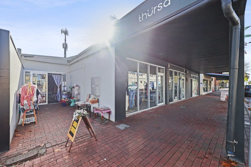 Click to view all images 7-9 Coral Street Victor Harbor SA 5211 - Image 3