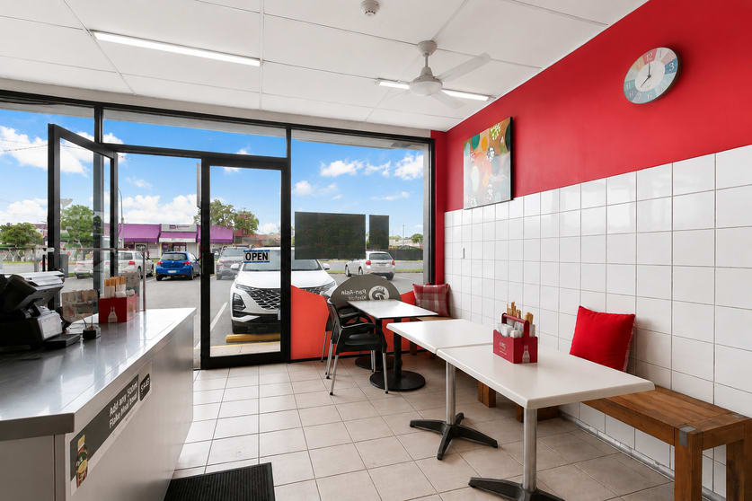 Click to view all images 2/81 Minjungbal Drive Tweed Heads South NSW 2486 - Image 3