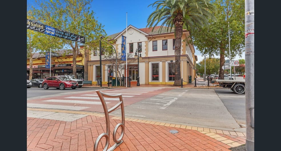 Click to view all images 400 Peel Street Tamworth NSW 2340 - Image 2