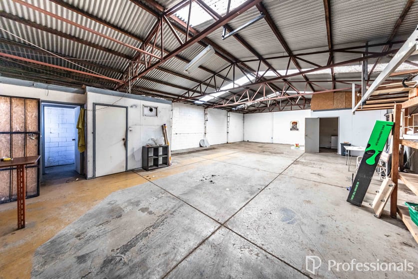 Click to view all images 7/25 Melton Valley Drive Melton VIC 3337 - Image 2