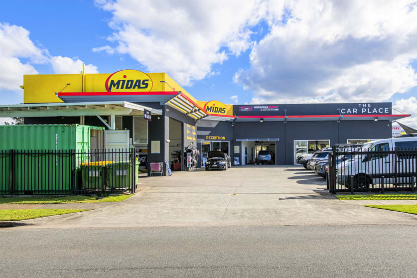 Click to view all images 46-48 Brisbane Road Labrador QLD 4215 - Image 3