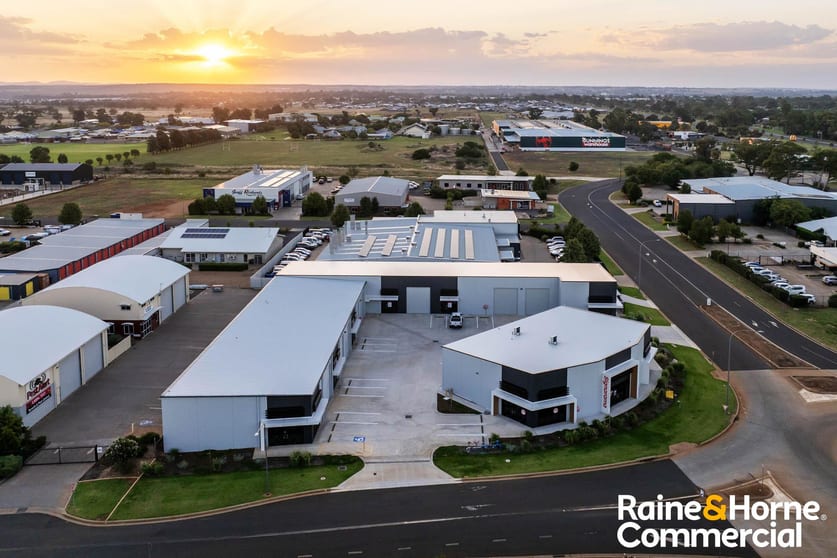 Click to view all images 4/1 Capital Drive Dubbo NSW 2830 - Image 2