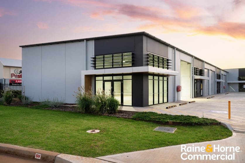 Click to view all images 4/1 Capital Drive Dubbo NSW 2830 - Image 3
