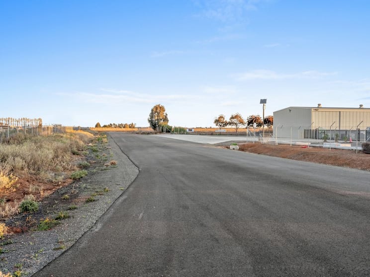 Click to view all images 575 Kidman Way Tharbogang NSW 2680 - Image 3