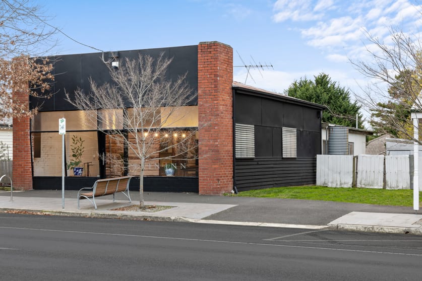 Click to view all images 118 Inglis Street Ballan VIC 3342 - Image 2